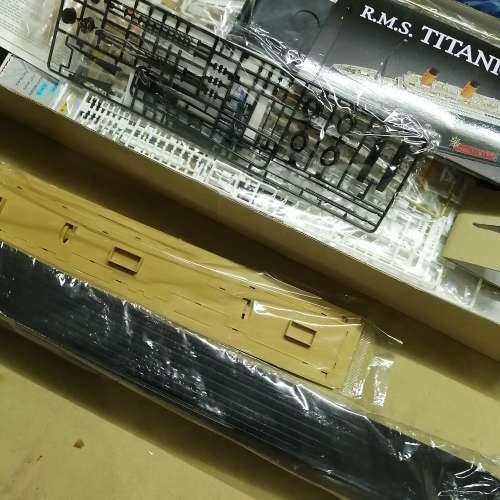 HUGE TITANIC 670MM UNOPENED MODEL FROM ACADEMY MODELS