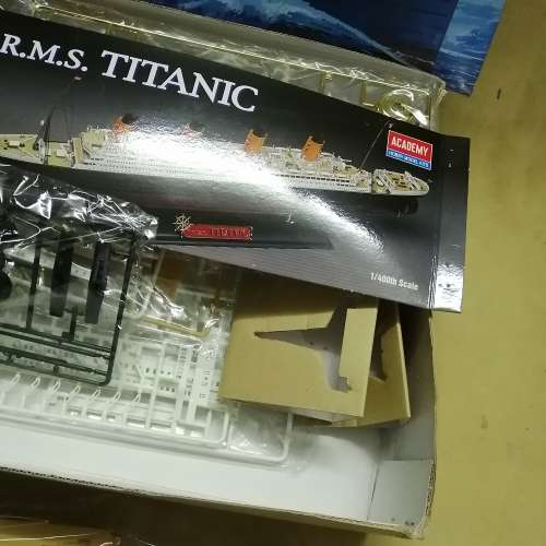 HUGE TITANIC 670MM UNOPENED MODEL FROM ACADEMY MODELS