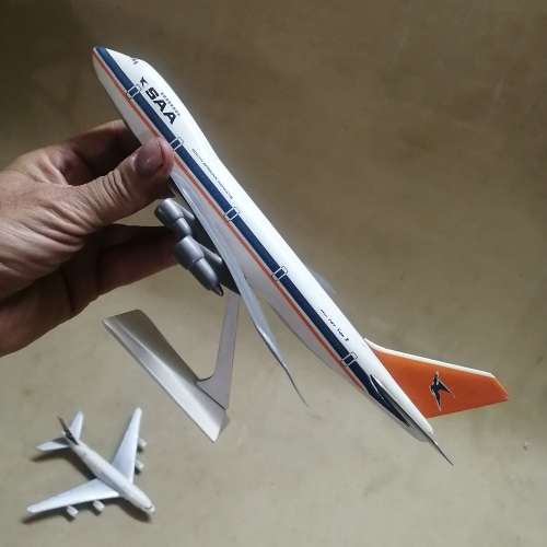 TWO HIGHLY COLLECTABLE SOUTH AFRICAN AIRWAYS MODELS - (THE OLD AND THE NEW)