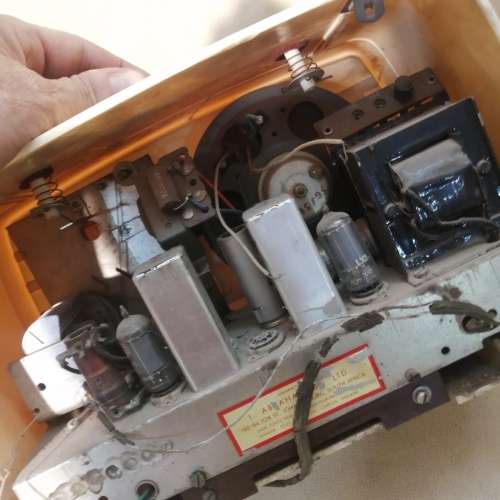 VINTAGE 1945 LITTLE MAESTRO T66/3 PILOT VALVE RADIO - NOT TESTED