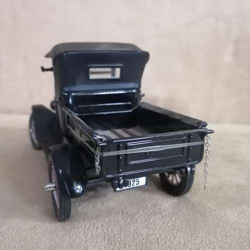 1925 MODEL T FORD TRUCK 1/24 DIE CAST - BY SUN STAR