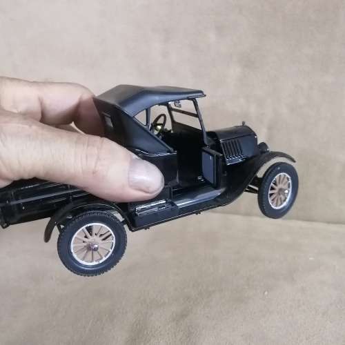 1925 MODEL T FORD TRUCK 1/24 DIE CAST - BY SUN STAR
