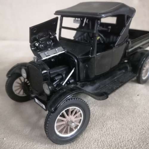 1925 MODEL T FORD TRUCK 1/24 DIE CAST - BY SUN STAR