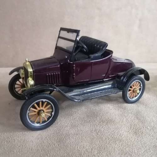 1925 MODEL T FORD RUNABOUT 1/24 DIE CAST - BY MOTO MAX