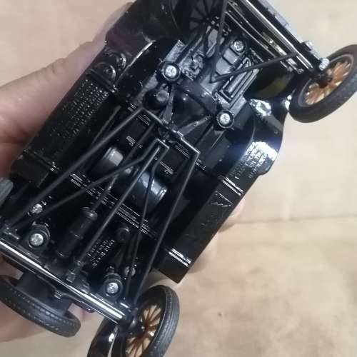 1925 MODEL T FORD RUNABOUT 1/24 DIE CAST - BY MOTO MAX