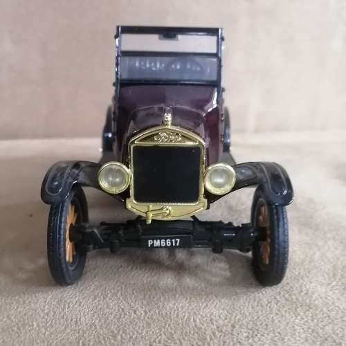 1925 MODEL T FORD RUNABOUT 1/24 DIE CAST - BY MOTO MAX