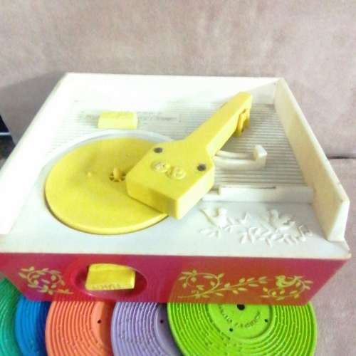 VINTAGE FISHER PRICE MUSIC BOX - RECORD PLAYER (COMPLETE WORKING)