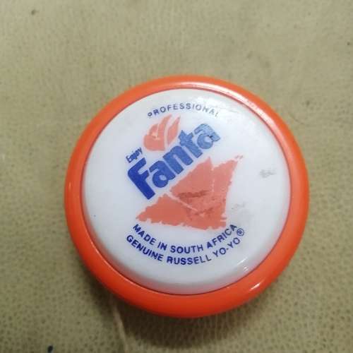 HIGHLY COLLECTABLE VINTAGE FANTA  RUSSELL YOYO - 2 OF 7 YOYOS ON AUCTION