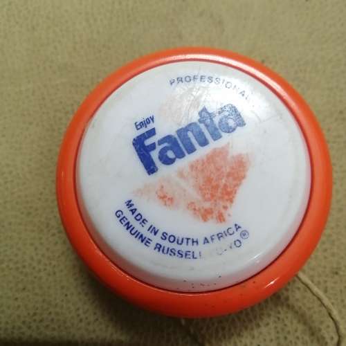 HIGHLY COLLECTABLE VINTAGE FANTA  RUSSELL YOYO - 2 OF 7 YOYOS ON AUCTION