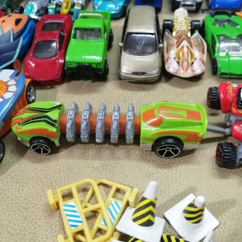 HUGE HOT WHEELS STORAGE TRUCK FILLED ON BOTH SIDES WITH HIGHLY COLLECTIBLE HOT WHEELS CARS