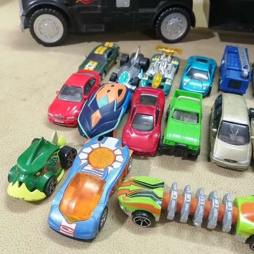 HUGE HOT WHEELS STORAGE TRUCK FILLED ON BOTH SIDES WITH HIGHLY COLLECTIBLE HOT WHEELS CARS