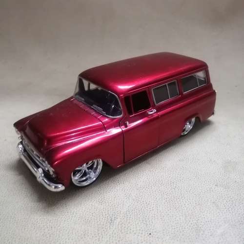 Jada Toys 1:24 1957 Chevy Suburban
