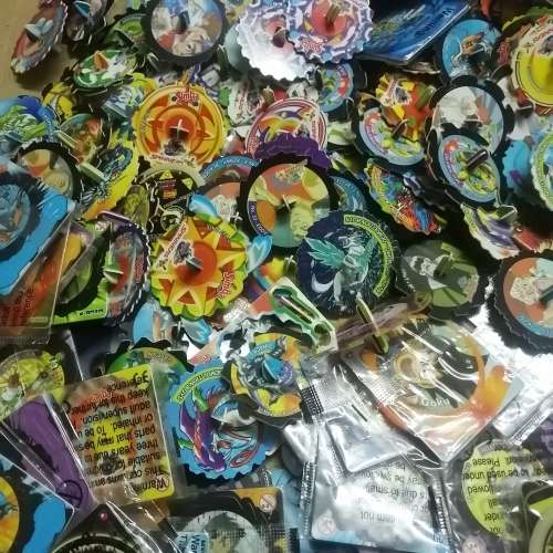 MASSIVE BUNDLE!! Simba Spinners (Beyblade and Xtreme) Tazos