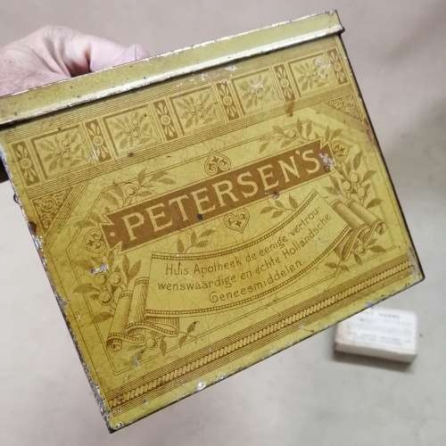 MAGNIFICENT ANTIQUE PETERSEN `ECHTE HUIS APOTEEK` TIN