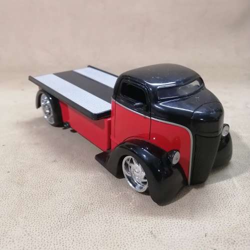 1947 Ford Coe Flatbed Black and Red Jada 96959 1/24 Scale Diecast