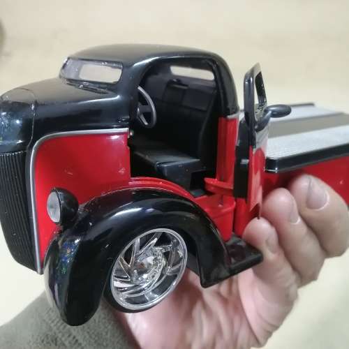 1947 Ford Coe Flatbed Black and Red Jada 96959 1/24 Scale Diecast