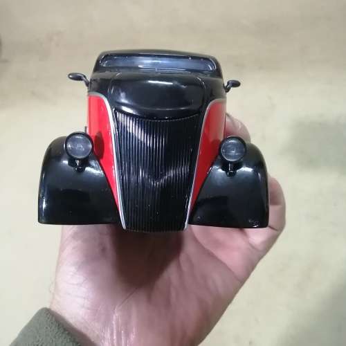 1947 Ford Coe Flatbed Black and Red Jada 96959 1/24 Scale Diecast