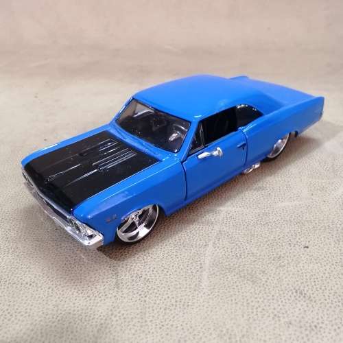 MAISTO - 1966 CHEVROLET CHEVELLE SS 396 - 1/24 DIE CAST