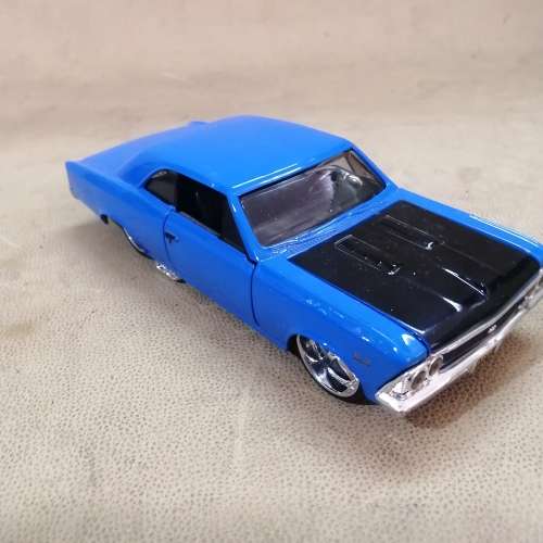 MAISTO - 1966 CHEVROLET CHEVELLE SS 396 - 1/24 DIE CAST