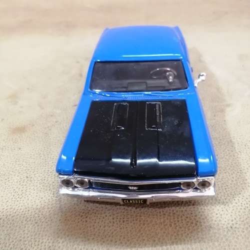 MAISTO - 1966 CHEVROLET CHEVELLE SS 396 - 1/24 DIE CAST