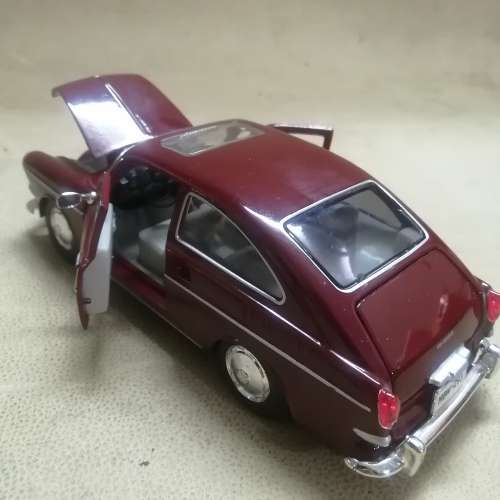 MAISTO NO 1329 - 1967 VOLKSWAGEN 1600 FASTBACK - 1/25 DIE CAST