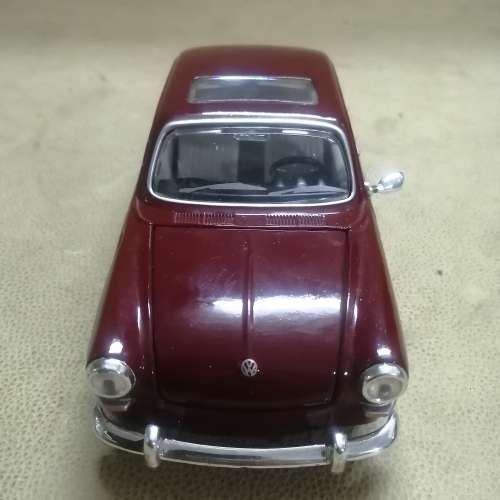 MAISTO NO 1329 - 1967 VOLKSWAGEN 1600 FASTBACK - 1/25 DIE CAST