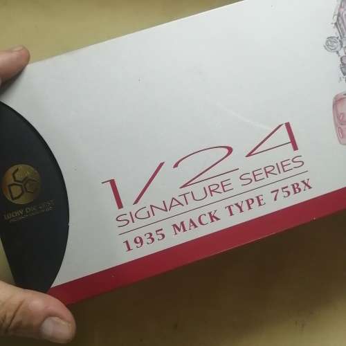 LUCKY DIE CAST 1935 MACK TYPE 75 BX SIGNATURE SERIES 1/24 FIRE ENGINE