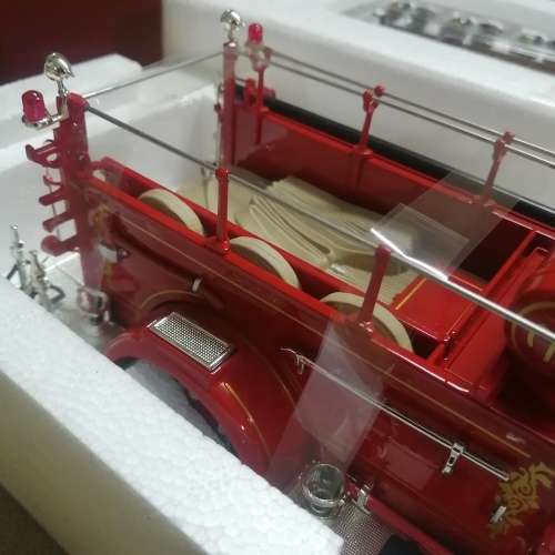 LUCKY DIE CAST 1935 MACK TYPE 75 BX SIGNATURE SERIES 1/24 FIRE ENGINE