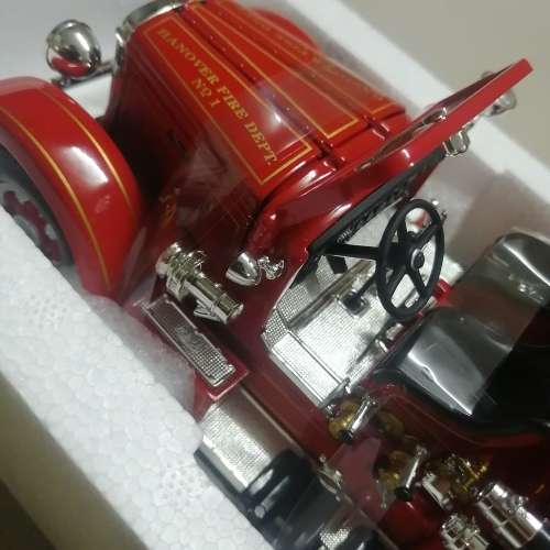LUCKY DIE CAST 1935 MACK TYPE 75 BX SIGNATURE SERIES 1/24 FIRE ENGINE