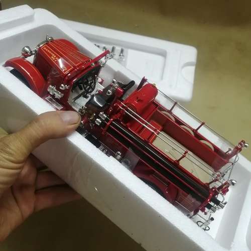 LUCKY DIE CAST 1935 MACK TYPE 75 BX SIGNATURE SERIES 1/24 FIRE ENGINE