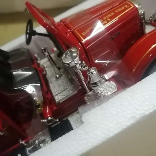 LUCKY DIE CAST 1935 MACK TYPE 75 BX SIGNATURE SERIES 1/24 FIRE ENGINE