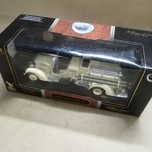 YATMING SIGNATURE SERIES 1/24 DIE CAST 1938 AHRENS-FOX FIRE ENGINE WITH 24 CARAT GOLD PLATED COIN