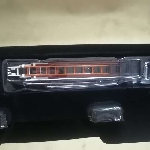 YATMING SIGNATURE SERIES 1/24 DIE CAST 1938 AHRENS-FOX FIRE ENGINE WITH 24 CARAT GOLD PLATED COIN