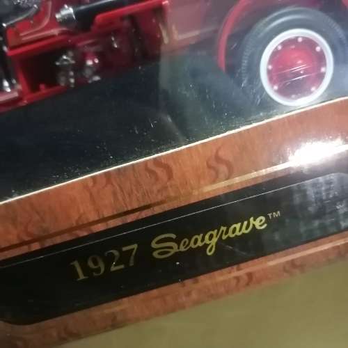 YATMING SIGNATURE SERIES 1/24 DIE CAST 1938 AHRENS-FOX FIRE ENGINE WITH 24 CARAT GOLD PLATED COIN
