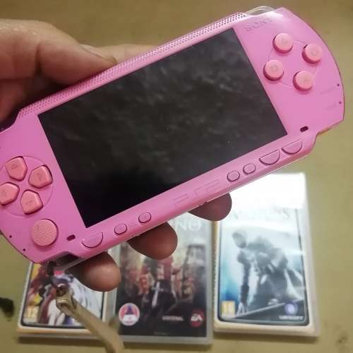 GIGANTIC PSP LIMITED PINK EDITION BUNDLE