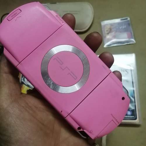 GIGANTIC PSP LIMITED PINK EDITION BUNDLE