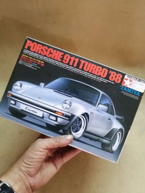 COMPLETE PORSCHE 911 `88 TAMIYA BUILDING MODEL KIT