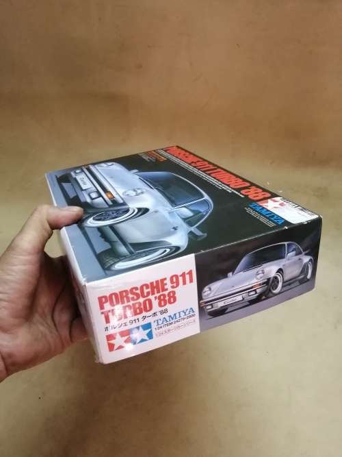 COMPLETE PORSCHE 911 `88 TAMIYA BUILDING MODEL KIT
