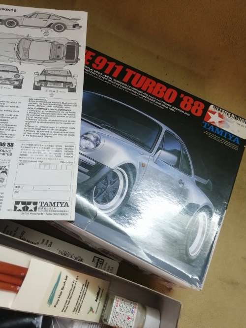 COMPLETE PORSCHE 911 `88 TAMIYA BUILDING MODEL KIT