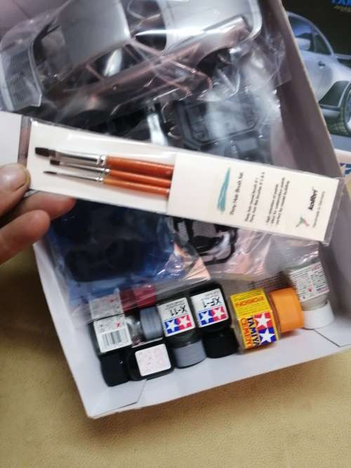 COMPLETE PORSCHE 911 `88 TAMIYA BUILDING MODEL KIT