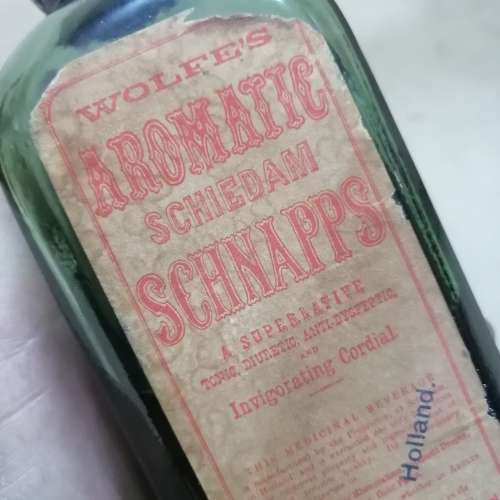 Very Rare!!! Udolpho Wolfe`s Schiedam Aromatic Schnapps - Sealed