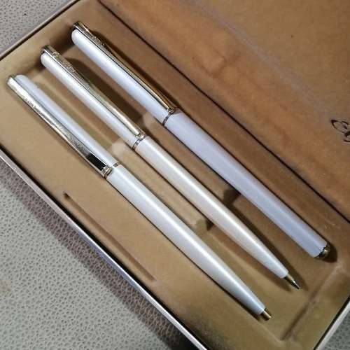 EXQUISITE ELYSEE PEN TRIO SET WITH BALL POINT, FOUNTAIN AND PACER PEN