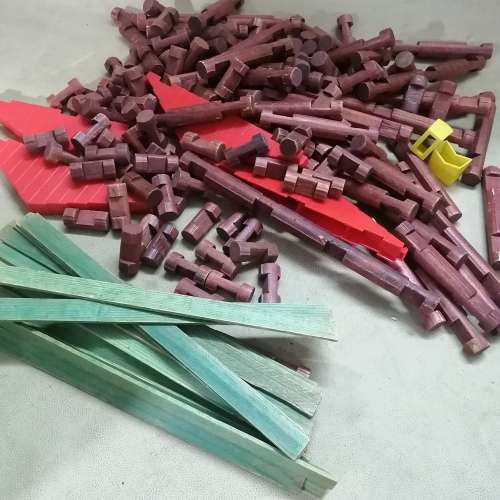 VINTAGE PLAYSKOOL LINCOLN LOGS BUILDING SET
