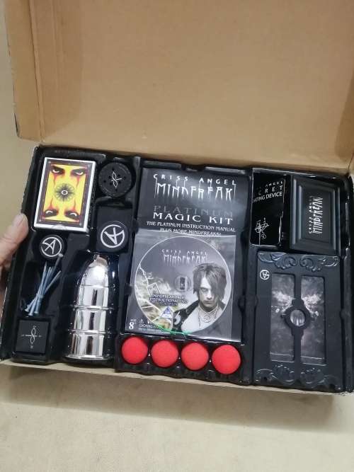 CHRIS ANGEL MINDFREAK OVER 350 MAGIC TRICKS COMPLETE IN BOX