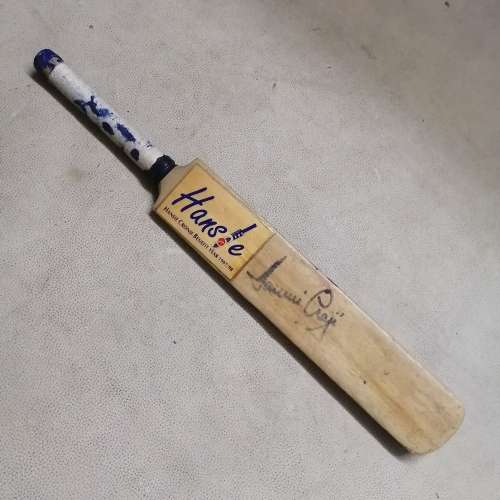 COLLECTORS DREAM!!! ORIGINAL HANSIE CRONJE SIGNATURE ON A MINI CRICKET BAT