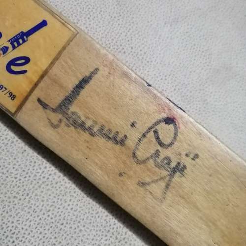 COLLECTORS DREAM!!! ORIGINAL HANSIE CRONJE SIGNATURE ON A MINI CRICKET BAT