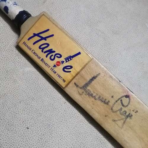COLLECTORS DREAM!!! ORIGINAL HANSIE CRONJE SIGNATURE ON A MINI CRICKET BAT