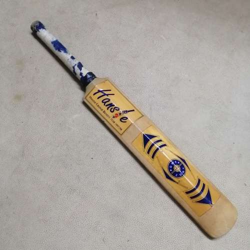 COLLECTORS DREAM!!! ORIGINAL HANSIE CRONJE SIGNATURE ON A MINI CRICKET BAT