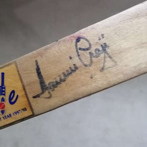 COLLECTORS DREAM!!! ORIGINAL HANSIE CRONJE SIGNATURE ON A MINI CRICKET BAT