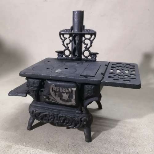 VERY RARE MINIATURE CRESCENT CAST IRON COAL STOVE - 100% COMPLETE
